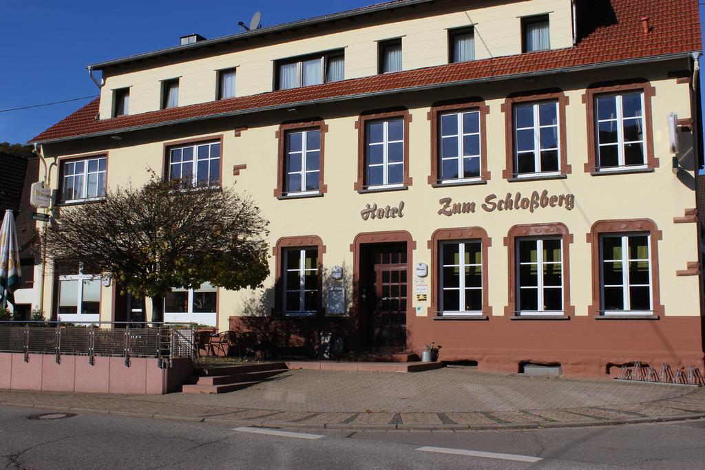 Hotel Restaurant Zum Schlossberg Wadern ภายนอก รูปภาพ